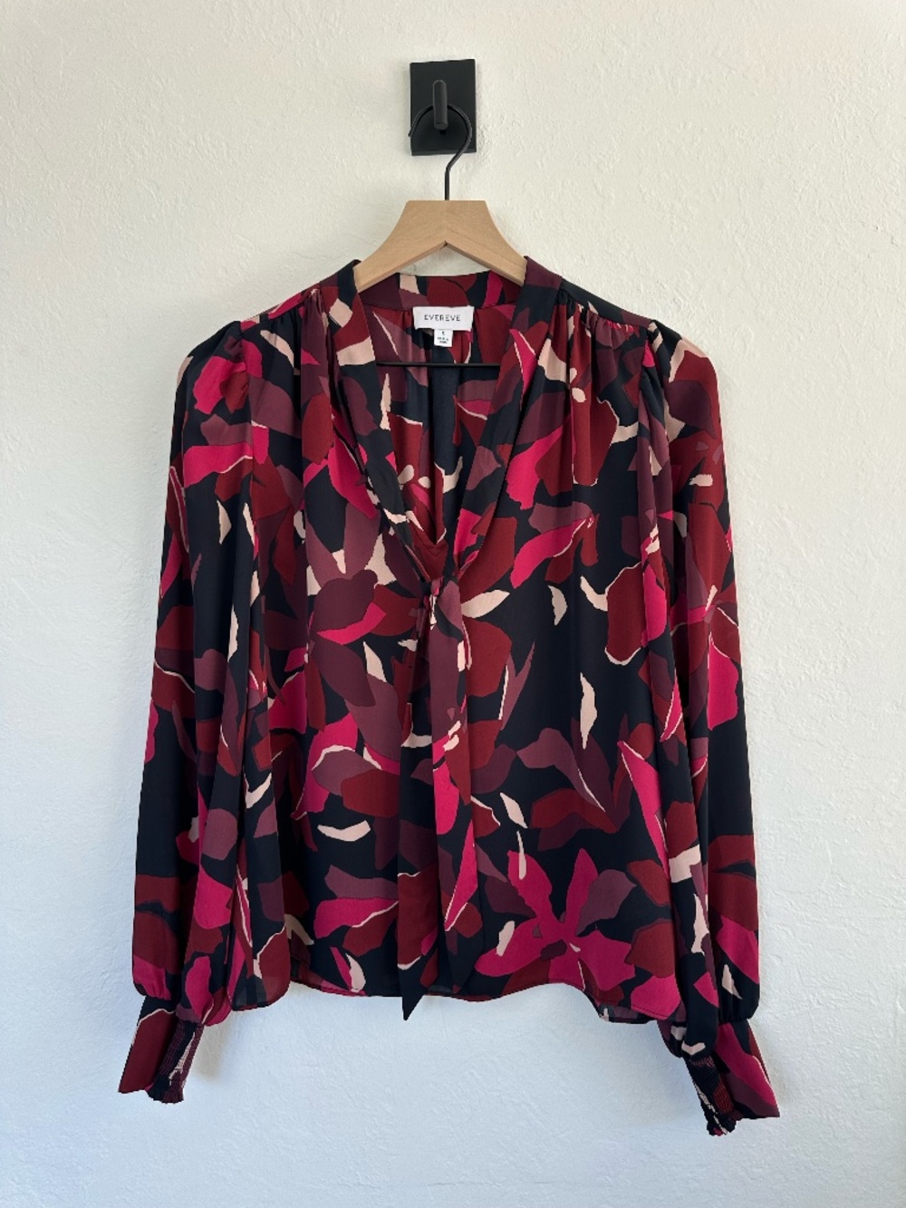 Evereve Floral Tie Neck Blouse S Pink Black Long Sleeve Smocked Cuffs